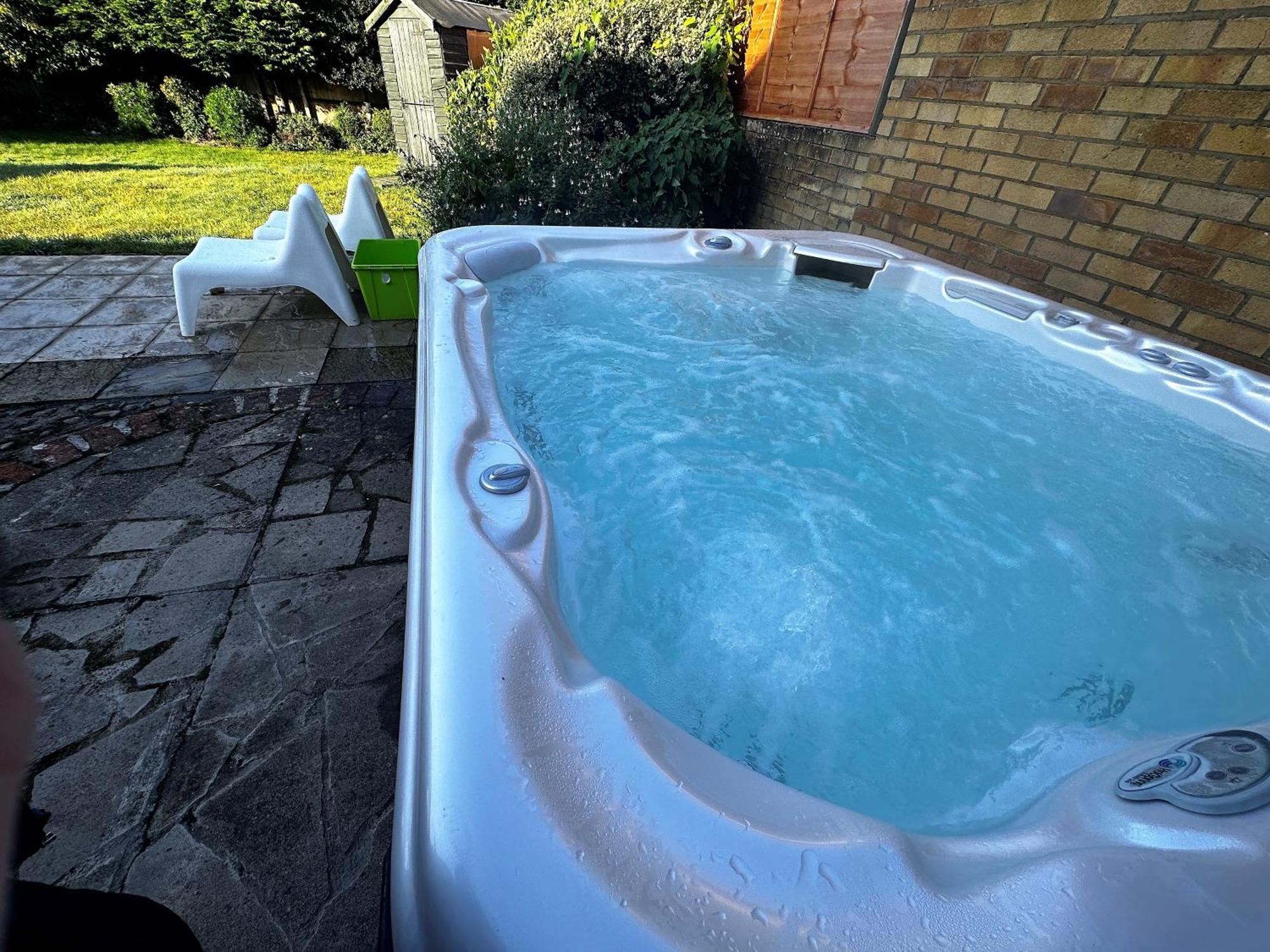 Kennedy Villa - 5 Bedroom House With Hot Tub, Wifi, Free Parkings, Close To Bicester Village Ngoại thất bức ảnh